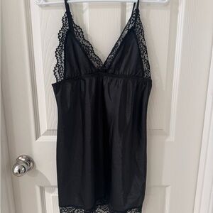 Elegant Black Lace Trim Chemise